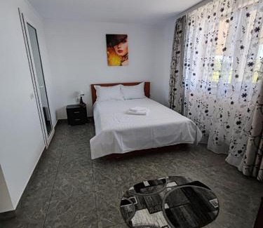 2 Mai House | CASA ROTARU