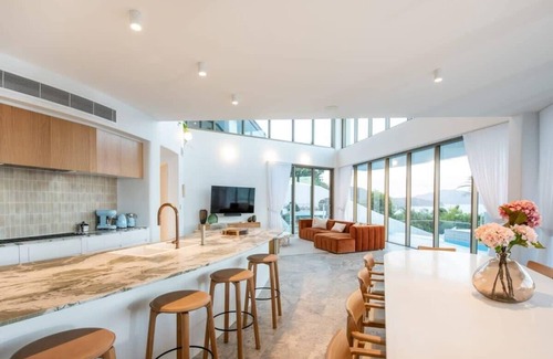 Hamilton Island Villa | Casa Rotunda Summary: