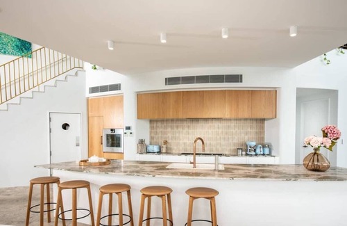 Hamilton Island Villa | Casa Rotunda Summary: