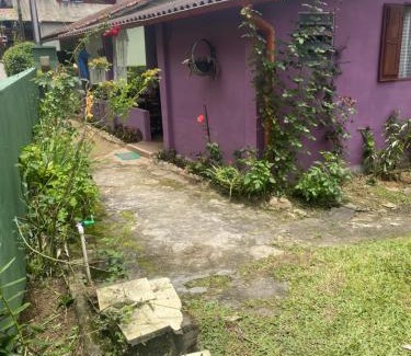 Campo Alegre Bed & Breakfast | Casa roxa