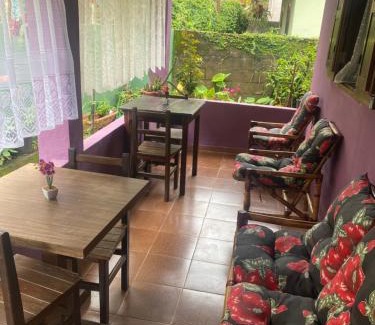 Campo Alegre Bed & Breakfast | Casa roxa
