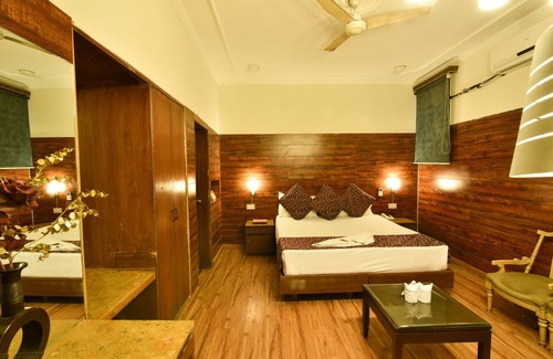 Chittaranjan Hotel | Casa Royal