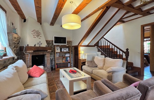 Santurde Ski Chalet | Casa Rural Edulis, Registered in Tourism LR-43