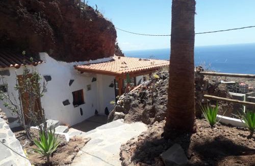 Santa Cruz de Tenerife House | Casa rural Alessia with jacuzzi ,garden & swimming pool