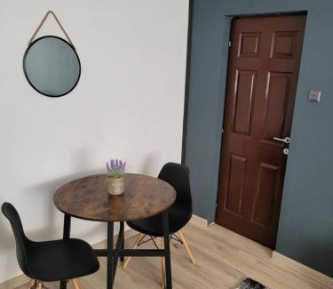 Resita Apartment | Casa Rusu -Moroasa-Self check in-24h Netflix