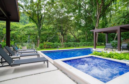 Jaco Villa | Casa Selva Tica 6 bdr pool golf view in Los Suenos