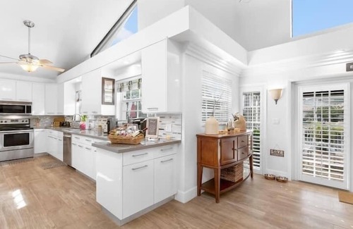 Garden Isles House | Casa Serenity waterfront W/heated Pool- 3br 2 bth!