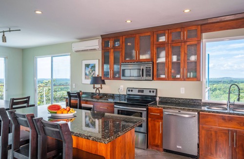 Parrita Villa | CASA SOL OCEAN VIEW & POOL