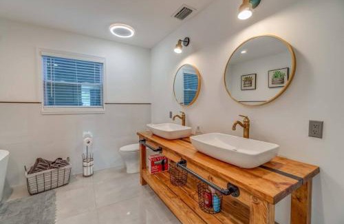 Central Sarasota House | Casa Stellata downtown Sarasota 3 Blocks to Bay