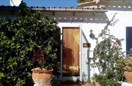Urbanizacion Mont Ferrutx House | Casa Taronger Holiday Home for Families in a quiet Location near the Sea
