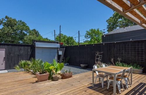 Garden Oaks House | Casa Tequilana Art Nouveau Bungalow - With private courtyard!