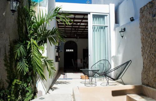 Barrio de Santiago House | Casa Tiago Downtown by LAHOS