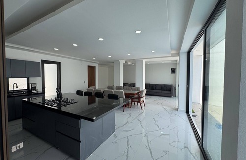 Perula House | Casa Top Horizonte. Charming 3-bedroom beach house with AC & Private Pool.