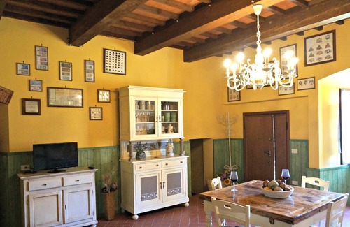 Vicopisano Apartment | "Casa Torre dell'Orologio": historic home in Medieval village + garden near Pisa