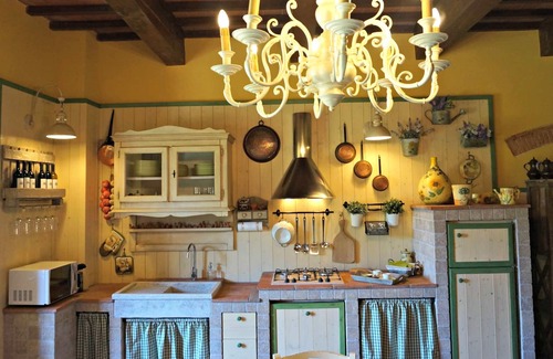 Vicopisano Apartment | "Casa Torre dell'Orologio": historic home in Medieval village + garden near Pisa