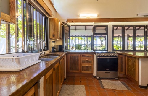 Esterillos Oeste House | Casa Tortuga - Beachfront House