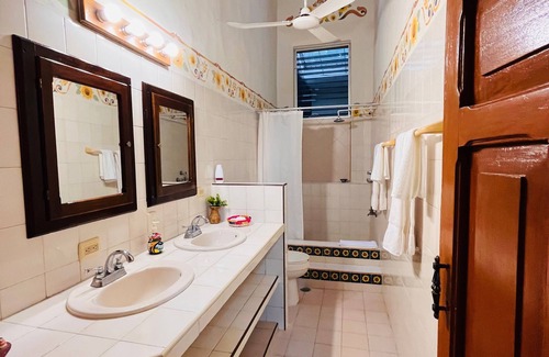 Barrio de Santiago Bed & Breakfast | Casa Tres Colibries - Adults Only