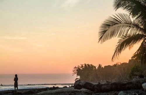 Esterillos Oeste House | Casa Tres Pochotes - Esterillos Oeste Beach Front