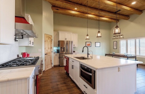 Taos House | Casa Tres Ventanas - Luxury Taos Home with Mountain Views