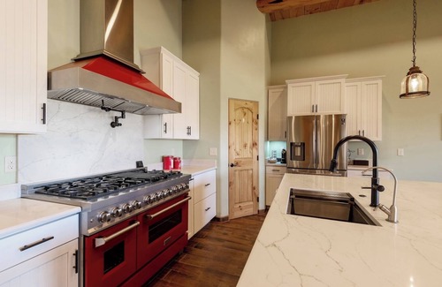 Taos House | Casa Tres Ventanas - Luxury Taos Home with Mountain Views