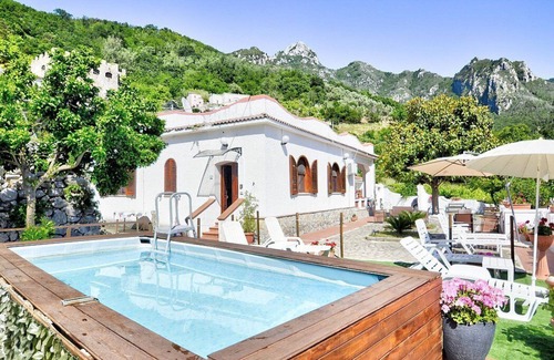 Pucara House | Casa Trifone C: A graceful studio apartment surrounded by the greenery, with Free WI-FI.