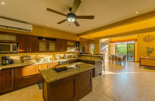 Esterillos House | Casa Tweed - Large private modern home, minutes from the ocean!