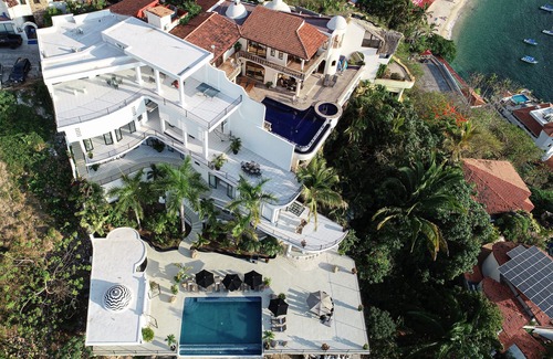 South Shore Hotel Area Villa | Casa Valerie - Luxury Villa, Sleeps 22+, Fully Staffed
