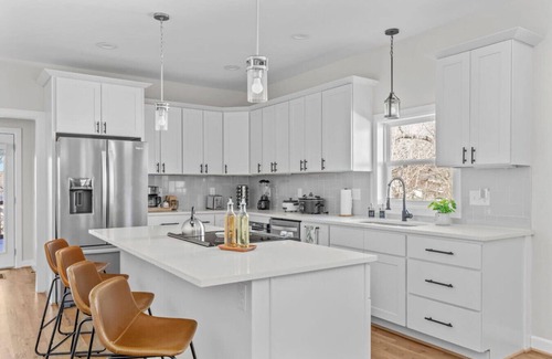 Durham House | Casa Verde- Minutes to Duke and Downtown-Fire pit-Fenced yard