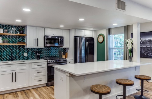 North San Antonio - SAT House | Casa Verde - POOL - Sleeps 12 - 8 minutes from Airport