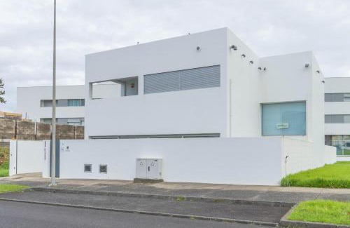 Ribeira Grande Villa | Casa verde