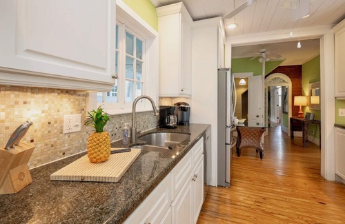 Old Town House | *CASA VICTORIA @ OLD TOWN* Historic 5BR Home & Pool + LAST KEY SERVICES.