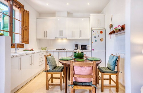 Palma de Mallorca Ski Chalet | Casa Vileta cozy townhouse with Flair near Palma