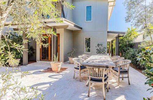 Casuarina House | Casa Villa by the Ocean