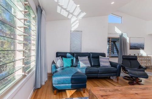 Casuarina House | Casa Villa by the Ocean