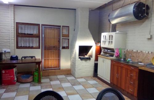 Carletonville House | Casa Villa Guest House