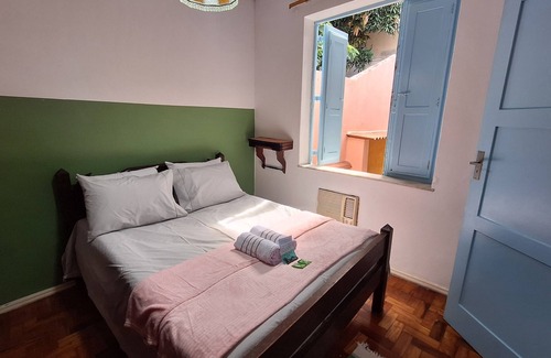 Santa Teresa House | Casa vintage ampla com varanda e quintal