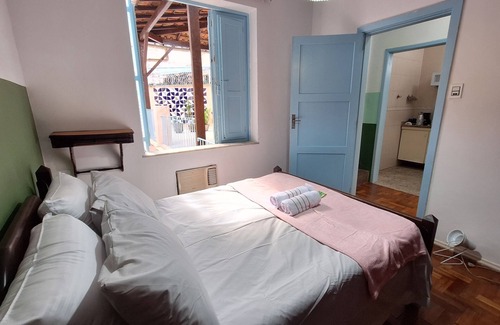 Santa Teresa House | Casa vintage ampla com varanda e quintal