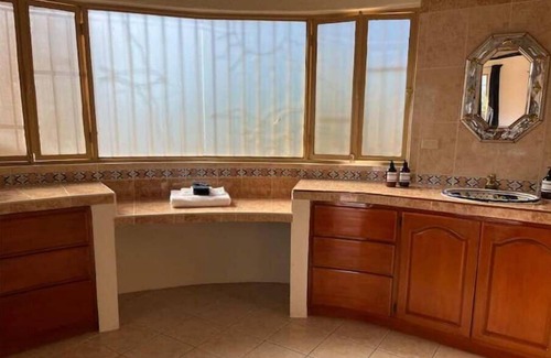 El Centenario House | Casa Vista Del Mar Lower Suite King Beds
