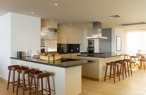 Emiliano Zapata Condo | Casa Vista Marietas - Beachfront, Ocean View 5 BR Luxury Penthouse