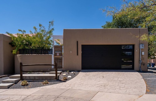 Santa Fe House | Casa Vuelta | Pet Friendly + Fenced-In Yard & Near Country Club!
