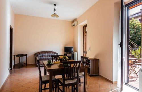 Zafferana Etnea Apartment | Casa Zafferana centro con terrazza