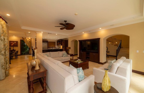 Jaco Villa | - Casa Zafiro 7 Bedrooms Private Pool