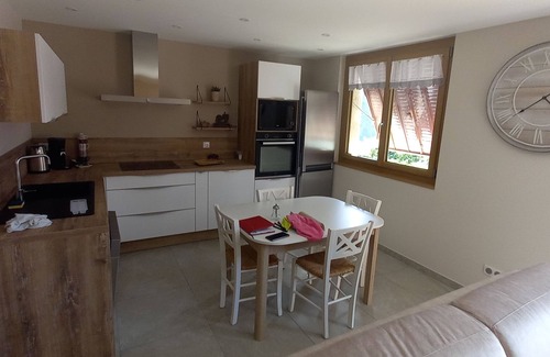 Saint-Martin-de-la-Porte Apartment | Casabert T 2 Glycine, Très bel Appartement Calme et Harmonieux