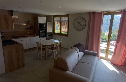 Saint-Martin-de-la-Porte Apartment | Casabert T 2 Glycine, Très bel Appartement Calme et Harmonieux