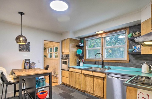 Mount Marion House | 'Casabison' Lake Katrine Home w/ Fire Pit!
