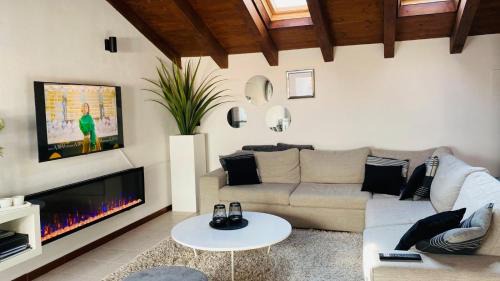 Acquaseria Apartment | CasaCamelia 35, 3 BDRM with view Lake Como