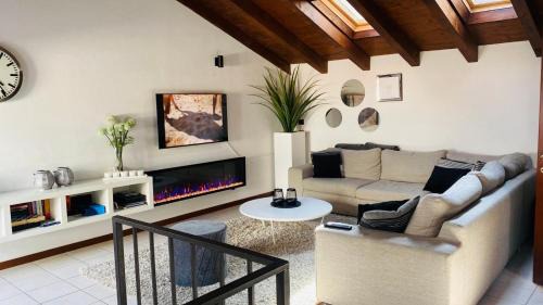 Acquaseria Apartment | CasaCamelia 35, 3 BDRM with view Lake Como
