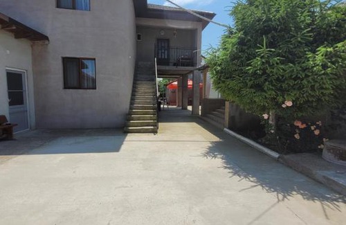 2 Mai House | CASACAMELIA