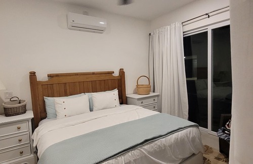 Tambor House | CasaCastawayRandalay-3BR Beach Waterfront King Bed