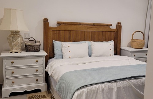 Tambor House | CasaCastawayRandalay-3BR Beach Waterfront King Bed